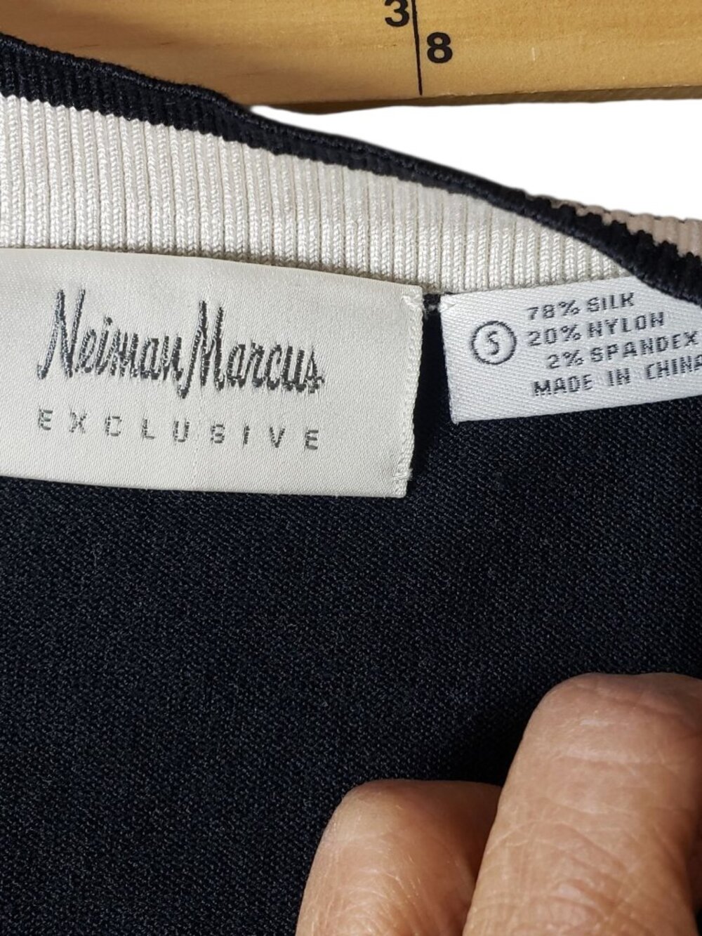 Neiman Marcus Womens Sleeveless Black Knit Sweater Vest W/Ivory Trim Small - Picture 7 of 8